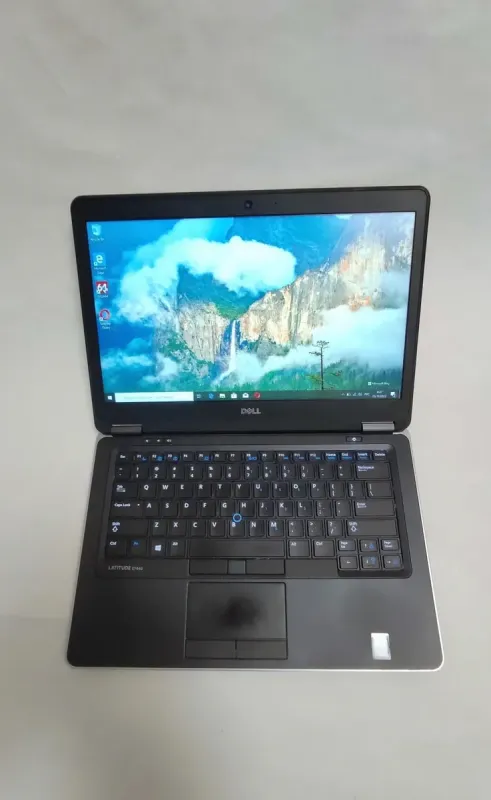 Ноутбук Dell Latitude E7440 / 14" (1366x768) TN / Intel Core i5-4310U (2 (4) ядра по 2.0 - 3.0 GHz) / 8 GB DDR3 / 256 GB SSD / Intel HD Graphics 4400 / WebCam / DVD-ROM б/в - зображення 2