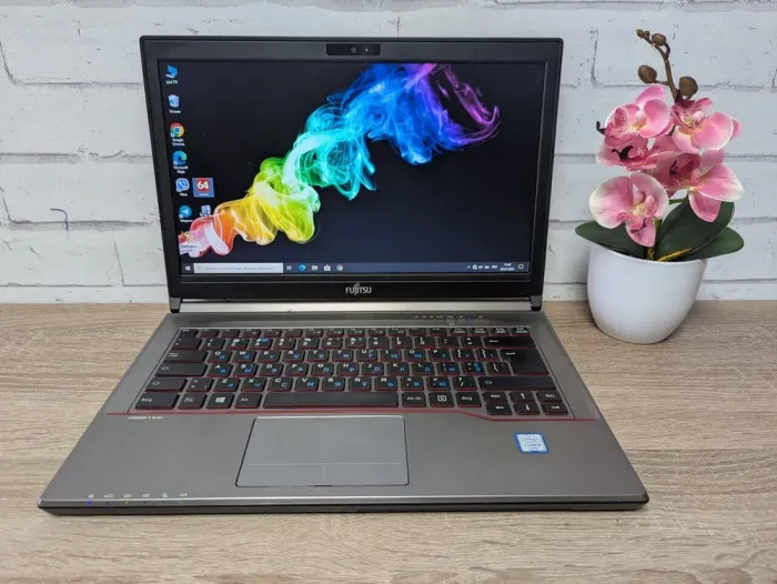 Ноутбук Б-клас Fujitsu LifeBook E746 / 14" (1366x768) TN / Intel Core i5-6200U (2 (4) ядра по 2.3 - 2.8 GHz) / 8 GB DDR4 / 128 GB SSD / Intel HD Graphics 520 / WebCam б/в - зображення 2