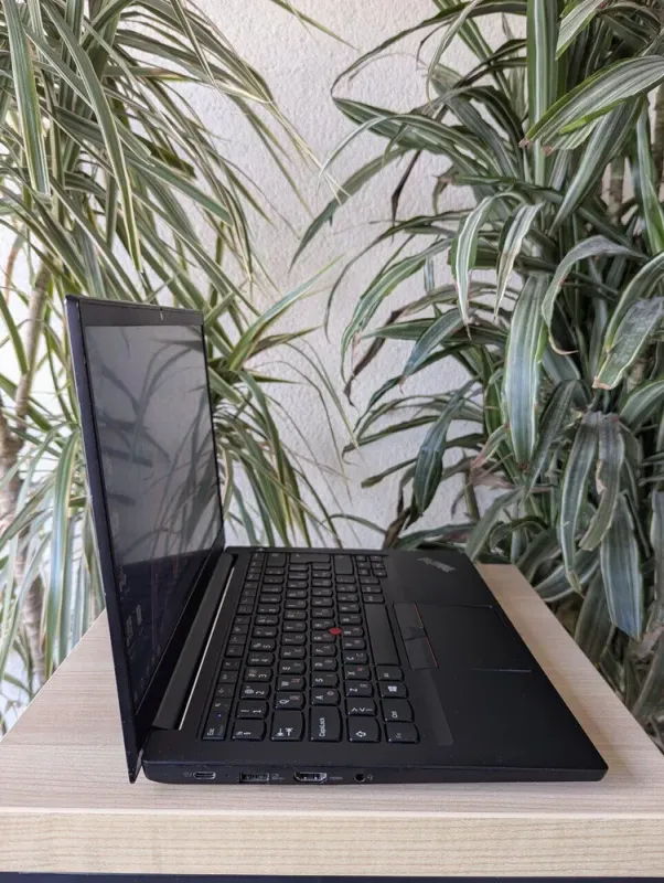 Ультрабук Lenovo ThinkPad E14 Gen 2 / 14" (1920x1080) IPS / Intel Core i5-10210U (4 (8) ядра по 1.6 - 4.2 GHz) / 16 GB DDR4 / 256 GB SSD M.2 / Intel UHD Graphics / WebCam б/в - зображення 5