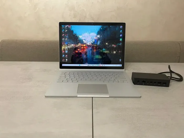 Ультрабук-трансформер Microsoft Surface Book 2 / 13.5" (3000x2000) IPS Touch / Intel Core i5-8350U (4 (8) ядра по 1.7 - 3.6 GHz) / 8 GB DDR3 / 256 GB SSD M.2 / Intel UHD Graphics 620 / WebCam / Два АКБ + Док-станція Microsoft Surface Dock 1661 б/в - зображення 2