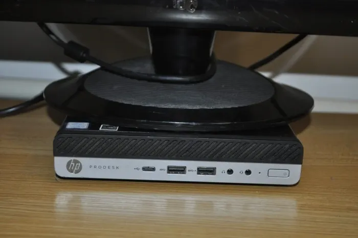 Комплект ПК: HP ProDesk 600 G4 Desktop Mini USFF / Intel Core i3-8100T (4 ядра по 3.1 GHz) / 8 GB DDR4 / 240 GB SSD / Intel UHD Graphics 630 / Wi-Fi + Монітор Б-клас AOC 2236Vwa / 22" (1920x1080) TN / VGA + Windows 11 Pro б/в - зображення 8