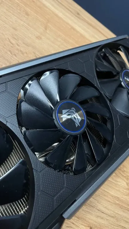 Дискретна відеокарта AMD Radeon RX 5700 XT, 8 GB GDDR6, 256-bit / 2x HDMI, 2x DisplayPort б/в - зображення 4