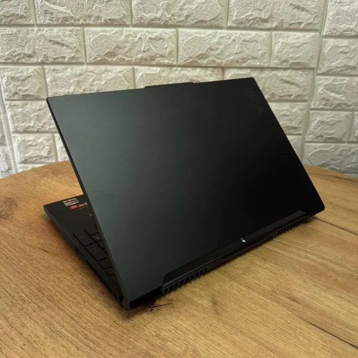 Ігровий ноутбук Asus TUF Gaming Advantage A16 FA617NS / 16" (1920x1200) IPS / AMD Ryzen 7 7735HS (8 (16) ядер по 3.2 - 4.75 GHz) / 16 GB DDR4 / 1000 GB SSD / AMD Radeon RX 7600S, 8 GB GDDR6, 128-bit / WebCam б/в - зображення 6