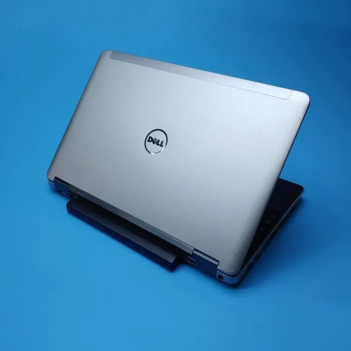 Ігровий ноутбук Dell Latitude E6540 / 15.6" (1920x1080) TN / Intel Core i7-4800MQ (4 (8) ядра по 2.7 - 3.7 GHz) / 16 GB DDR3 / 480 GB SSD / AMD Radeon HD 8790M, 2 GB GDDR5, 128-bit / WebCam / DVD-ROM / Win 10 Pro б/в - зображення 3