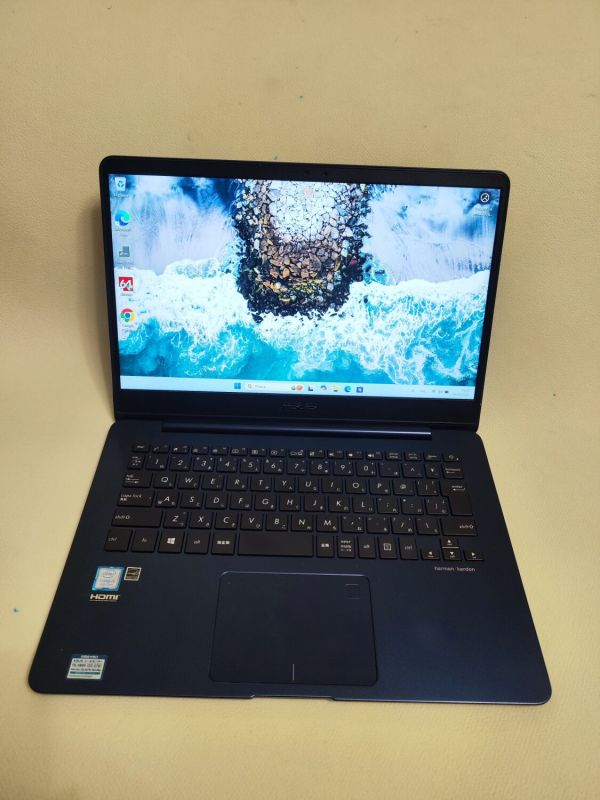 Ультрабук Asus Zenbook UX430U / 14" (1920x1080) IPS / Intel Core i5-8250U (4 (8) ядра по 1.6 - 3.4 GHz) / 8 GB DDR4 / 256 GB SSD / Intel UHD Graphics 620 / WebCam б/в - зображення 2