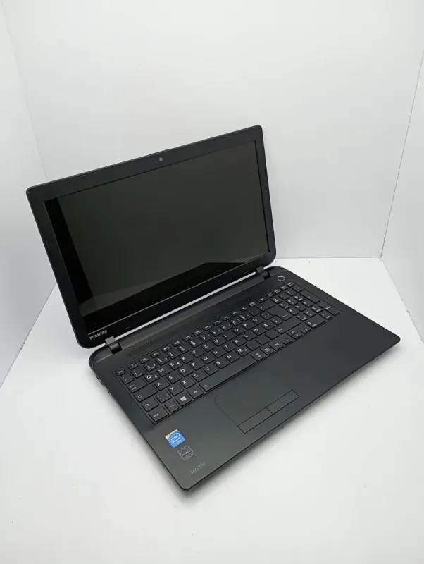 Ноутбук Toshiba C50 / 15.6" (1366x768) TN / Intel Celeron N2840 (2 ядра по 2.16 - 2.58 GHz) / 4 GB DDR3 / 500 GB HDD / Intel HD Graphics / WebCam б/в - зображення 3