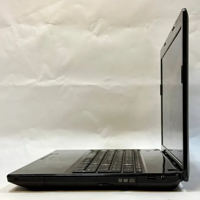 Ноутбук Б-клас Lenovo G580 / 15.6 (1366x768) TN / Intel Pentium B940 (2 ядра по 2.0 GHz) / 8 GB DDR3 / 256 GB SSD / Intel HD Graphics / WebCam / DVD-ROM б/в - зображення 6