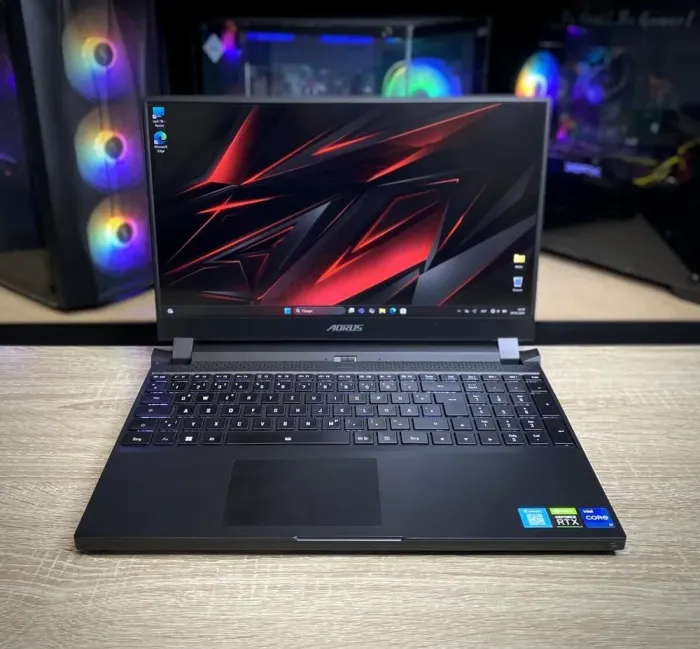 Ігровий ноутбук Gigabyte Aorus 5 / 15.6" (1920x1080) IPS / Intel Core i7-12800H (14 (20) ядер по 3.7 - 4.8 GHz) / 32 GB DDR4 / 1000 GB SSD / nVidia GeForce RTX 3070, 8 GB GDDR6, 256-bit / WebCam б/в - зображення 2