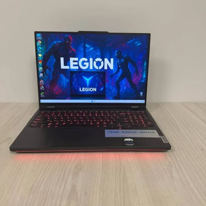 Ігровий ноутбук Б-класу Lenovo Legion Pro 7 16IRX8H / 16" (2560x1600) IPS / Intel Core i9-13900HX (24 (32) ядра по 3,9 - 5,4 ГГц) / 32 ГБ DDR5 / 1000 ГБ SSD NVMe / nVidia GeForce RTX 4090, 16 ГБ GDDR6, 256-біт / WebCam б/в - зображення 2