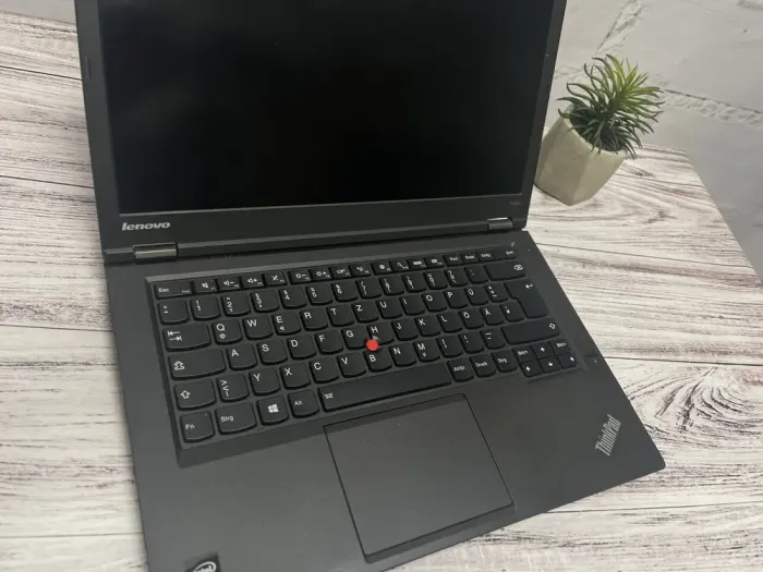 Ноутбук Lenovo ThinkPad T440p / 14" (1366x768) TN / Intel Core i7-4900MQ (4 (8) ядра по 2.8 - 3.8 GHz) / 16 GB DDR3 / 256 GB SSD / Intel HD Graphics 4600 / WebCam б/в - зображення 2