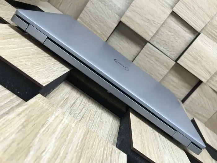 Ультрабук Б-клас Dell Latitude 5411 / 14" (1920x1080) IPS / Intel Core i7-10850H (6 (12) ядра по 2.7 - 5.1 GHz) / 8 GB DDR4 / 240 GB SSD M.2 / Intel UHD Graphics / WebCam / Windows 10 б/в - зображення 7