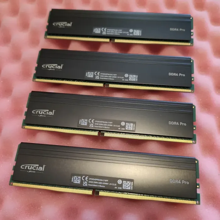Комплект: Оперативна пам'ять Crucial DDR4 Pro / 128 GB (4x 32 GB) / PC4-25600 UDIMM / DDR4 / 3200 MHz б/в - зображення 3
