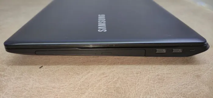 Ноутбук Samsung NP370E5L / 15.6" (1920x1080) TN / Intel Core i7-6700HQ (4 (8) ядра по 2.6 - 3.5 GHz) / 8 GB DDR4 / 120 GB SSD / nVidia GeForce 920MX, 2 GB GDDR5, 64-bit / WebCam б/в - зображення 5