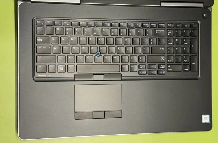 Мобільна робоча станція Dell Precision 7720 / 17.3" (3840x2160) IPS / Intel Core i7-7820HQ (4 (8) ядра по 2.9 - 3.9 GHz) / 64 GB DDR4 / 1000 GB SSD / nVidia Quadro P3000, 6 GB GDDR5, 192-bit / WebCam / Windows 10 б/в - зображення 3