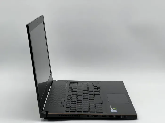 Ігровий ноутбук Asus ROG Zephyrus M15 GM501GS / 15.6" (1920x1080) IPS / Intel Core i7-8750H (6 (12) ядер по 2.2 - 4.1 GHz) / 16 GB DDR4 / 1200 GB SSD / nVidia GeForce GTX 1070, 8 GB GDDR5, 256-bit / WebCam б/в - зображення 3