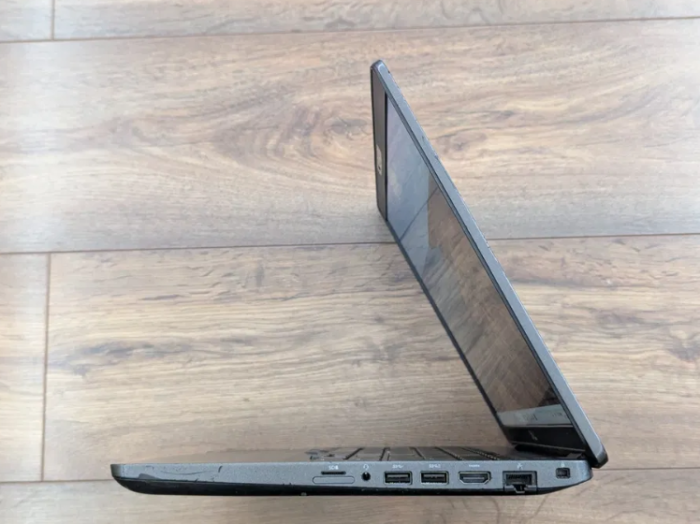 Ультрабук Б-клас Dell Latitude 5501 / 15.6" (1920x1080) IPS / Intel Core i5-9300H (4 (8) ядра по 2.4 - 4.1 GHz) / 16 GB DDR4 / 512 GB SSD / Intel UHD Graphics 630 / WebCam  б/в - изображение 5