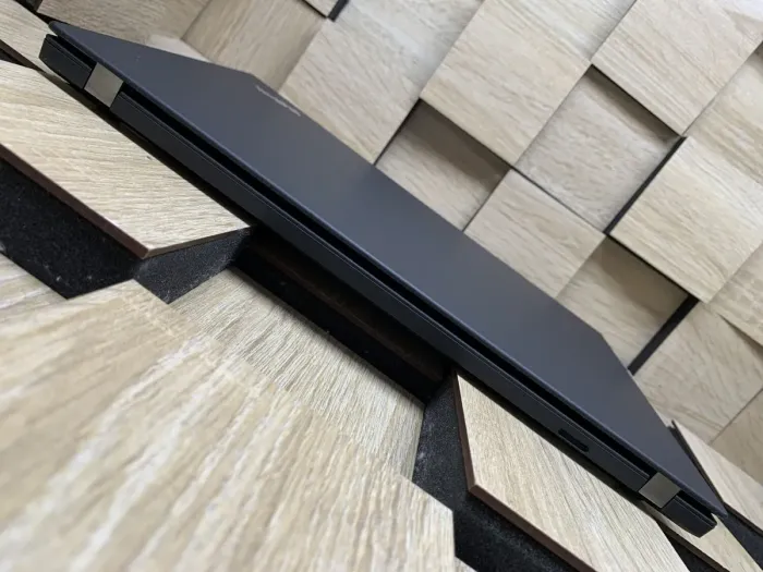 Ультрабук Lenovo ThinkPad T490 / 14" (1920x1080) IPS / Intel Core i5-8265U (4 (8) ядра по 1.6 - 3.9 GHz) / 8 GB DDR4 / 256 GB SSD M.2 / Intel UHD Graphics 630 / WebCam / Fingerprint / HDMI б/в - зображення 7