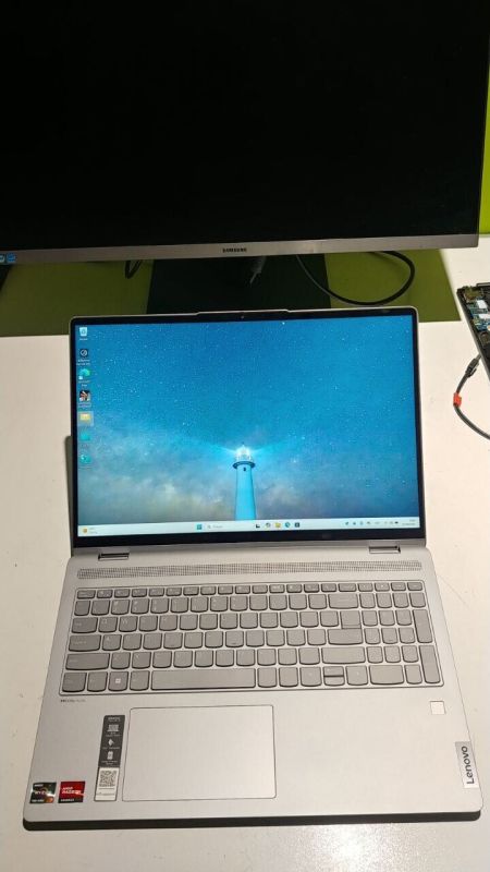 Ультрабук Б-клас Lenovo IdeaPad Flex 5 16ABR8 / 16" (1920x1200) IPS Touch / AMD Ryzen 7 7730U (8 (16) ядер по 2.0 - 4.5 GHz) / 16 GB DDR4 / 256 GB SSD / AMD Radeon Vega Graphics / WebCam / Win 11 б/в - зображення 2