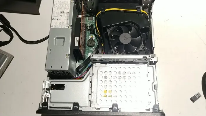 Комп'ютер HP Elitedesk 705 G5 SFF / AMD Ryzen 5 3400G (4(8) ядра по 3.7 - 4.2 GHz) / 16 GB DDR4 / 240 GB SSD+1000 GB HDD / AMD Radeon R7 430, 2 GB GDDR5, 128-bit / Windows б/в - зображення 5