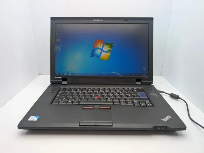 Ноутбук Lenovo ThinkPad SL510 / 15.6" (1366x768) TN / Intel Pentium T4500 (2 ядра по 2.3 GHz) / 6 GB DDR3 / 320 GB HDD / Intel HD Graphics / WebCam / АКБ не тримає б/в - зображення 2