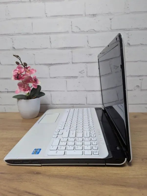 Ноутбук Б-клас Sony SVE151J11M / 15.6" (1366x768) TN / Intel Core i3-3110M (2 (4) ядра по 2.4 GHz) / 8 GB DDR3 / 128 GB SSD / Intel HD Graphics 4000 / WebCam / DVD-ROM б/в - зображення 7