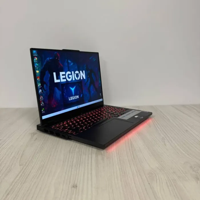 Ігровий ноутбук Б-класу Lenovo Legion Pro 7 16IRX8H / 16" (2560x1600) IPS / Intel Core i9-13900HX (24 (32) ядра по 3,9 - 5,4 ГГц) / 32 ГБ DDR5 / 1000 ГБ SSD NVMe / nVidia GeForce RTX 4090, 16 ГБ GDDR6, 256-біт / WebCam б/в - зображення 4