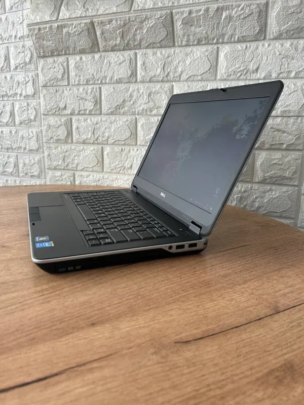 Ноутбук Б-клас Dell Latitude E6440 / 14" (1366x768) TN / Intel Core i5-4300M (2 (4) ядра по 2.6 - 3.3 GHz) / 8 GB DDR3 / 240 GB SSD / Intel HD Graphic 4600 / VGA б/в - зображення 5