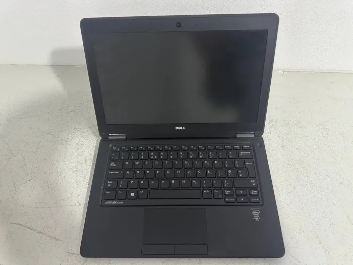 Нетбук Dell Latitude E7250 / 12.5" (1366x768) TN / Intel Core i5-5300U (2 (4) ядра по 2.3 - 2.9 GHz) / 8 GB DDR3 / 256 GB SSD / Intel HD Graphics 5500 / WebCam б/у - зображення 2