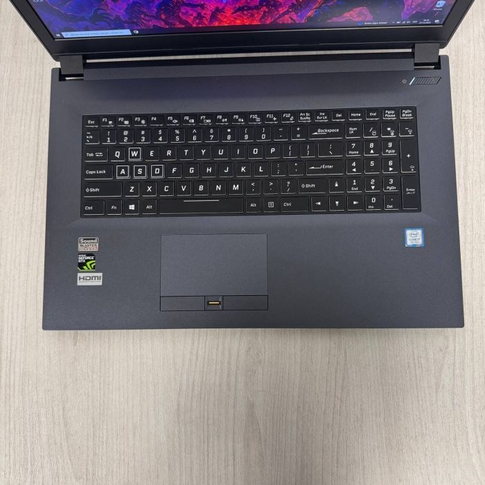 Ігровий ноутбук Clevo N870HK / 17.3" (1920x1080) IPS / Intel Core i7-7700HQ (4 (8) ядра по 2,8 - 3,8 ГГц) / 8 ГБ DDR4 / 256 ГБ SSD / nVidia GeForce GTX 1050 Ti, 4 ГБ GDDR5, 128-біт / WebCam б/в - изображение 4