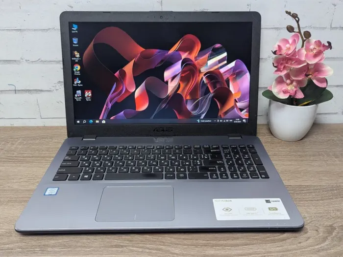 Ноутбук Б-клас Asus VivoBook X542U / 15.6" (1366x768) TN / Intel Core i3-7100U (2 (4) ядра по 2.4 GHz) / 8 GB DDR4 / 128 GB SSD + 500 GB HDD / Intel HD Graphics 620 / WebCam б/в - зображення 2