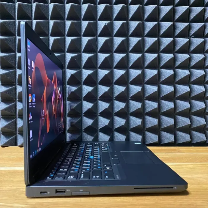 Ультрабук Dell Latitude 5480 / 14" (1920x1080) TN / Intel Core i5-6300U (2 (4) ядра по 2.4 - 3.0 GHz) / 8 GB DDR4 / 128 GB SSD / Intel HD Graphic 520 / WebCam б/в - зображення 3