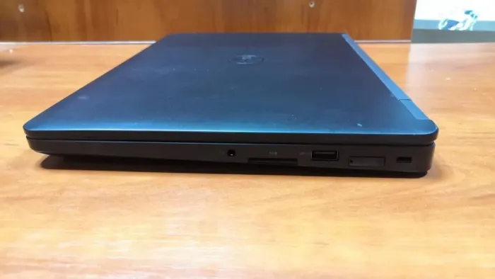 Нетбук Dell Latitude 12 E5270 / 12.5" (1366x768) TN / Intel Core i5-6200U (2 (4) ядра по 2.3 - 2.8 GHz) / 8 GB DDR3 / 128 GB SSD / Intel HD Graphics 520 / WebCam / Win 10 Pro б/в - зображення 5