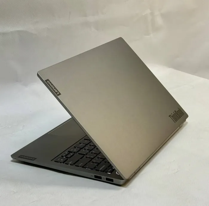 Ультрабук Б-клас Lenovo ThinkBook 13s-IWL / 13.3" (1920x1080) IPS / Intel Core i7-8565U (4 (8) ядра по 1.8 - 4.6 GHz) / 16 GB DDR4 / 512 GB SSD M.2 / Intel UHD Graphics / WebCam б/в - зображення 6