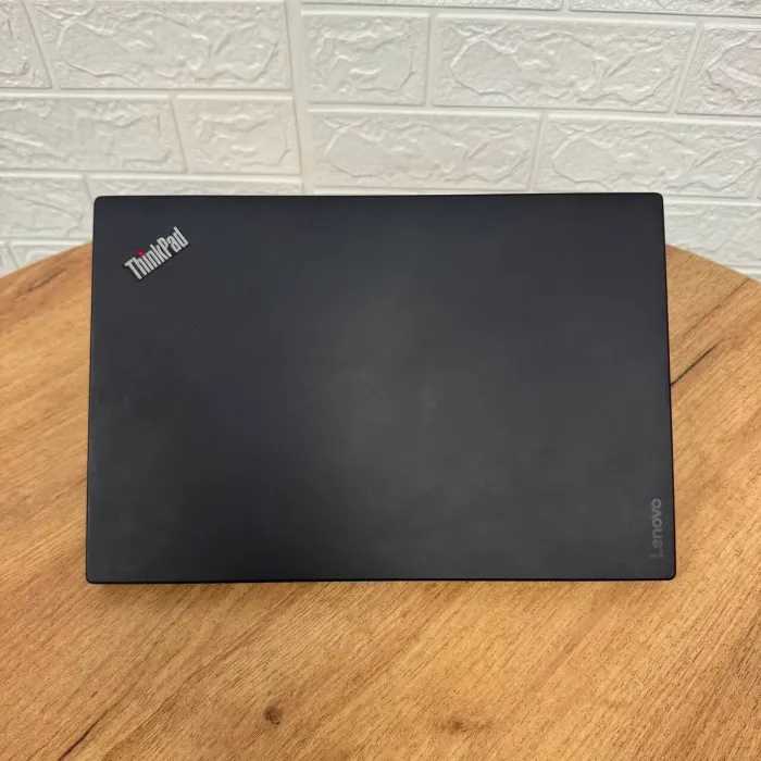 Ультрабук Lenovo ThinkPad X1 Carbon / 14" (1920x1080) IPS / Intel Core i5-7300U (2 (4) ядра по 2.6 - 3.5 GHz) / 8 GB DDR4 / 240 GB SSD / Intel HD Graphics 620 / WebCam б/в - зображення 3
