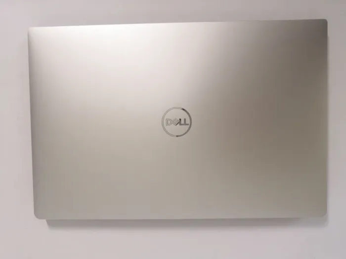 Ультрабук Dell XPS 9370 / 13.3" (1920x1080) IPS / Intel Core i5-8250U (4 (8) ядра по 1.6 - 3.4 GHz) / 8 GB DDR3 / 256 GB SSD / Intel UHD Graphics 620 / WebCam / Win 10 Pro б/в - зображення 7