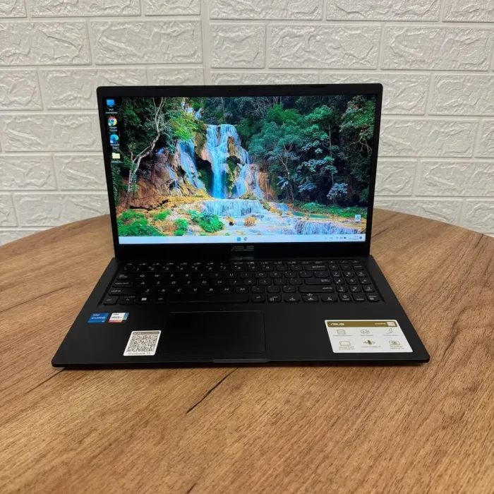 Ультрабук Asus Vivobook F1500EA / 15.6" (1920x1080) TN / Intel Core i5-1135G7 (4 (8) ядра по 2.4 - 4.2 GHz) / 8 GB DDR4 / 256 GB SSD NVMe / Intel Iris Xe Graphics / WebCam б/в - зображення 2