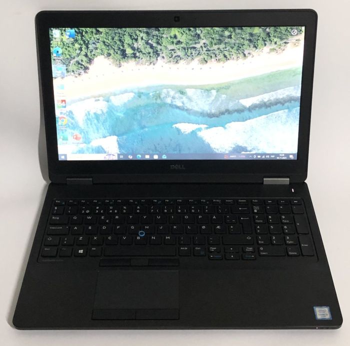 Ноутбук Б-клас Dell Latitude E5570 / 15.6" (1366x768) TN / Intel Core i3-6100U (2 (4) ядра по 2.3 GHz) / 8 GB DDR4 / 128 GB SSD / Intel HD Graphics 520 / WebCam б/в - зображення 2