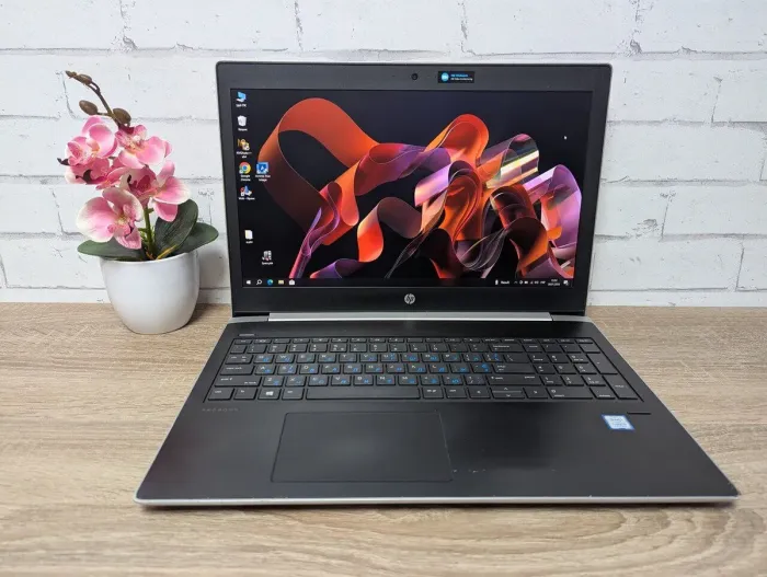 Ноутбук Б-клас HP ProBook 450 G5 / 15.6" (1920x1080) TN / Intel Core i5-8250U (4 (8) ядра по 1.6 - 3.4 GHz) / 16 GB DDR4 / 256 GB SSD + 500 GB HDD / Intel UHD Graphics 620 / WebCam б/в - зображення 2