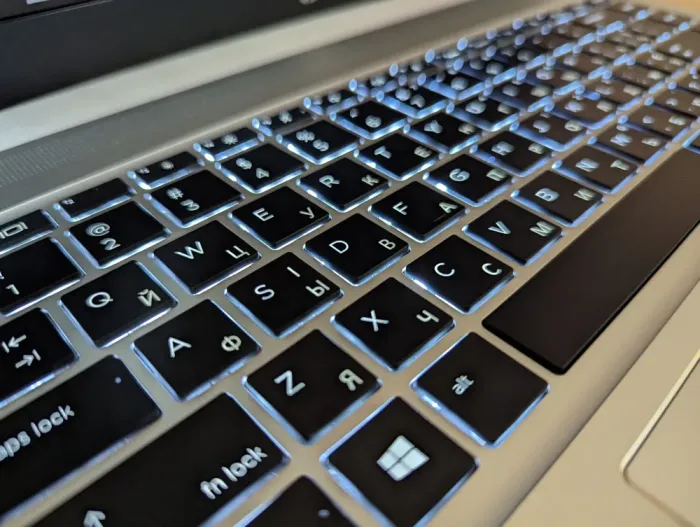 Ультрабук HP ProBook 440 G7 / 14" (1920x1080) IPS / Intel Core i5-10210U (4 (8) ядра по 1.6 - 4.2 GHz) / 16 GB DDR4 / 512 GB SSD / Intel UHD Graphics / WebCam / Fingerprint / Windows 10 б/в - зображення 6