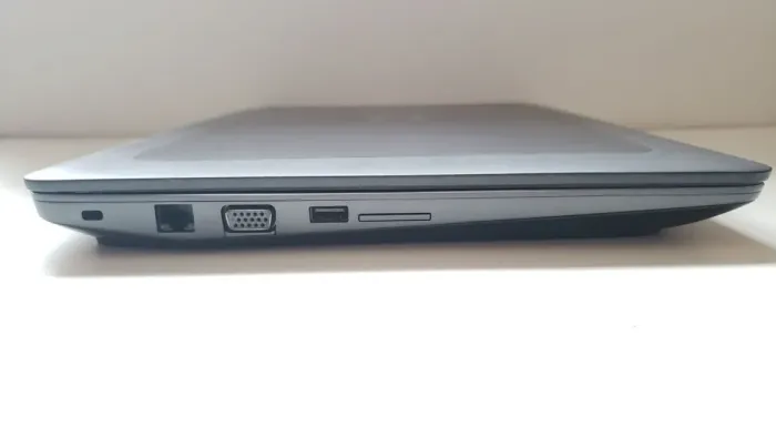 Мобільна робоча станція HP ZBook G3 / 15.6" (1920x1080) TN / Intel Core i7-6820HQ (4 (8) ядра по 2.7 - 3.6 GHz) / 32 GB DDR4 / 128 GB SSD + 512 GB SSD + 500 GB HDD / nVidia Quadro M2000M, 4 GB GDDR5, 128-bit / WebCam / Win 10 Pro б/в - зображення 4