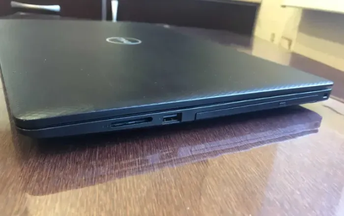 Ноутбук Dell Latitude 3590 / 15.6" (1366x768) TN / Intel Core i5-7200U (2 (4) ядра по 2.5 - 3.1 GHz) / 8 GB DDR4 / 256 GB SSD / Intel HD Graphics 620 / WebCam б/в - зображення 5