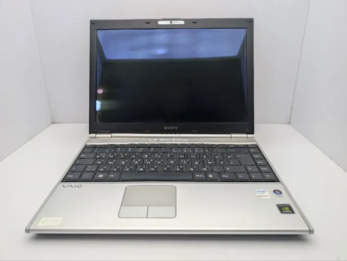 Ноутбук Sony VGN-SZ61MN / 13.3" (1366x768) TN / Intel Core 2 Duo T5600 (2 ядра по 1.8 GHz) / 4 GB DDR2 / 160 GB HDD / Intel Graphics / WebCam / АКБ не тримає заряд б/в - зображення 3