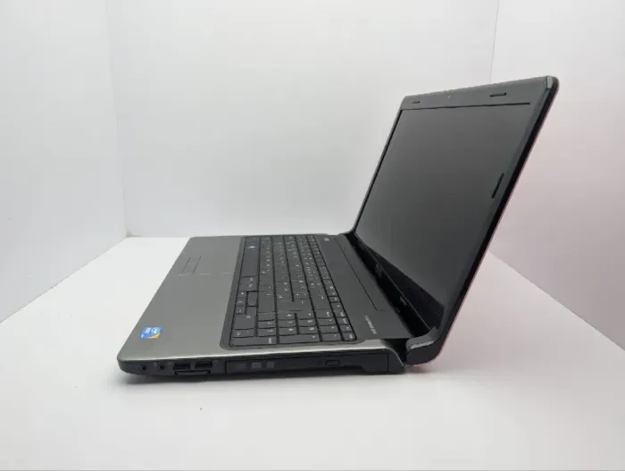 Ноутбук Dell Inspiron 1564 / 15.6" (1366x768) TN / Intel Core i5-520M (2 (4) ядра по 2.4 - 2.93 GHz) / 6 GB DDR3 / 240 GB SSD / Intel HD Graphics / WebCam б/в - зображення 4