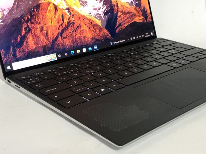 Ультрабук Б-клас Dell XPS 13 9310 / 13.3" (3840x2400) IPS Touch / Intel Core i7-1185G7 (4 (8) ядра по 3.0 - 4.8 GHz) / 16 GB DDR4 / 1000 GB SSD M.2 / Intel Iris Xe Graphics / WebCam б/в - зображення 10