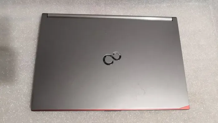 Мобільна робоча станція Fujitsu Celsius H760 / 15.6" (1920x1080) IPS / Intel Core i7-6820HQ (4 (8) ядра по 2.7 - 3.6 GHz) / 16 GB DDR4 / 256 GB SSD / nVidia Quadro M2000M, 4 GB GDDR5, 128-bit / WebCam / DVD-ROM / Windows 10 Pro б/в - зображення 6