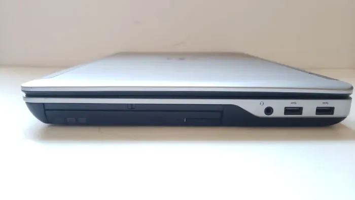 Ноутбук Dell Latitude E6540 / 15.6" (1366x768) TN / Intel Core i5-4200M (2 (4) ядра по 2.5 - 3.1 GHz) / 8 GB DDR3 / 128 GB SSD + 750 GB HDD / Intel HD Graphics 4600 / WebCam б/в - зображення 4