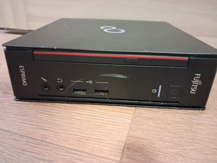 Неттоп Fujitsu Esprimo Q556/2 USFF / Intel Core i5-7400T (4 ядра по 2.4 - 3.0 GHz) / 8 GB DDR4 / 256 GB SSD / Intel HD Graphics 630 / DVD-ROM / DisplayPort б/в - зображення 2