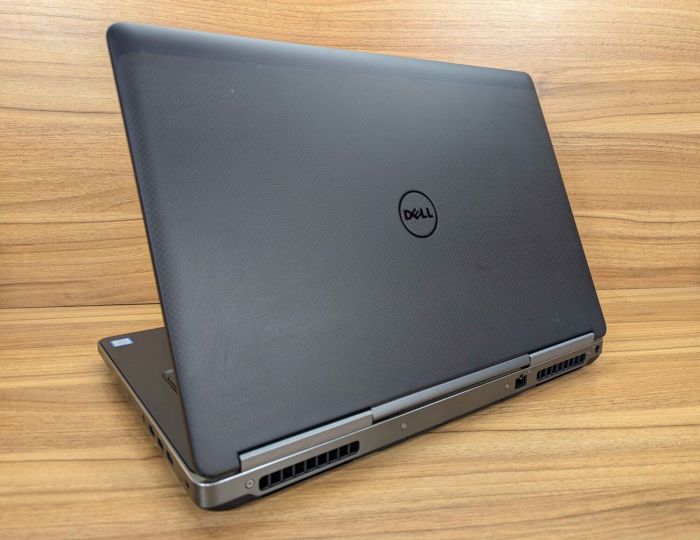 Мобільна робоча станція Dell Precision 7720 / 17,3" (1920x1080) IPS / Intel Core i7-7820HQ (4 (8) ядра по 2.9 - 3.9 GHz) / 32 GB DDR4 / 512 GB SSD / nVidia Quadro P4000, 8 GB GDDR5, 256-bit / Windows 10 б/в - зображення 7