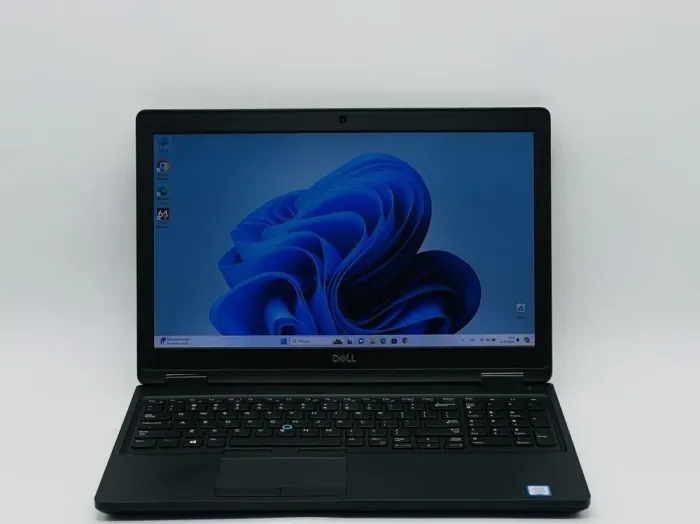 Ноутбук Б-клас Dell Latitude 5590 / 15.6" (1920x1080) IPS / Intel Core i5-8250U (4 (8) ядра по 1.6 - 3.4 GHz) / 16 GB DDR4 / 250 GB SSD / Intel UHD Graphics 620 / WebCam б/в - зображення 2