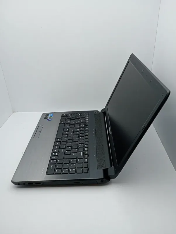 Ігровий ноутбук Acer Medion P6816 / 15.6" (1366x768) TN / Intel Core i7-2670QM (4 (8) ядра по 2.2 - 3.1 GHz) / 8 GB DDR3 / 640 GB HDD / nVidia GeForce GT 650M, 2 GB GDDR5, 128-bit / WebCam б/в - зображення 4